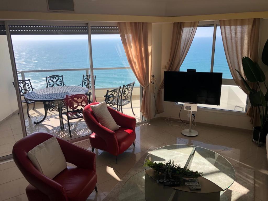 Sky Home Luxury Apartment With Sea View Бат-Ям Экстерьер фото