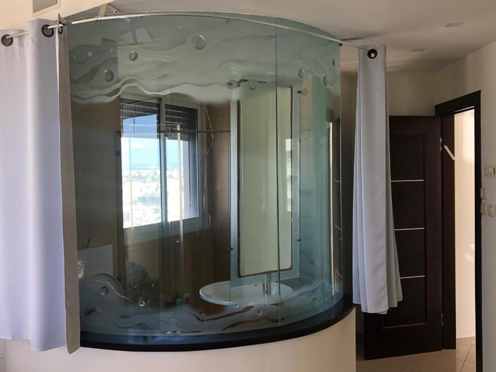Sky Home Luxury Apartment With Sea View Бат-Ям Экстерьер фото